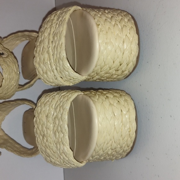 MARC FISHER  Womens Beige Platform Ankle strapped sandal size 8 and 1/2 - Picture 5 of 11